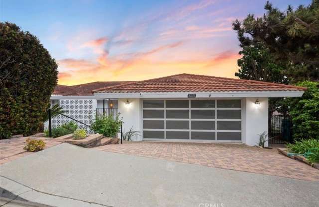 2805 Chillon photos photos