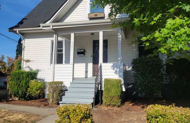 Charming Craftsman In Lincoln District photos photos