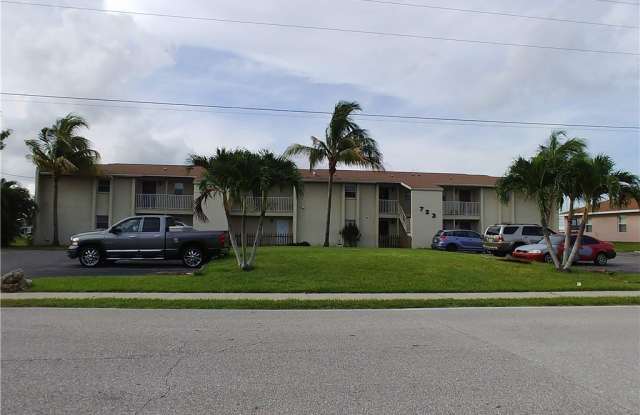 723 SE 10th Street unit: 3 & 4 photos photos