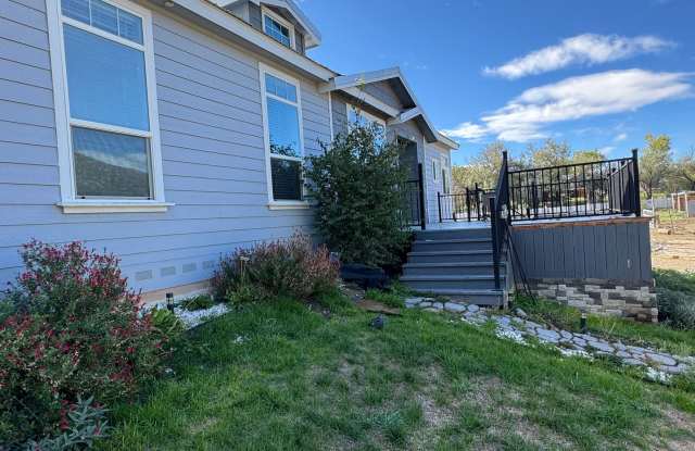 3 Bedroom, 2 Bathroom Home in Golden, NM Gallery 4