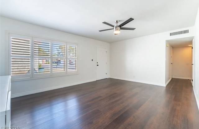 5253 S Lakewood Court Gallery 3