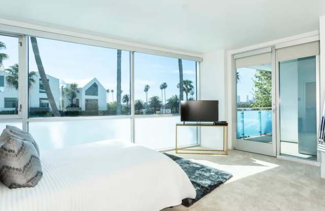 Blu Beverly Hills Gallery 3