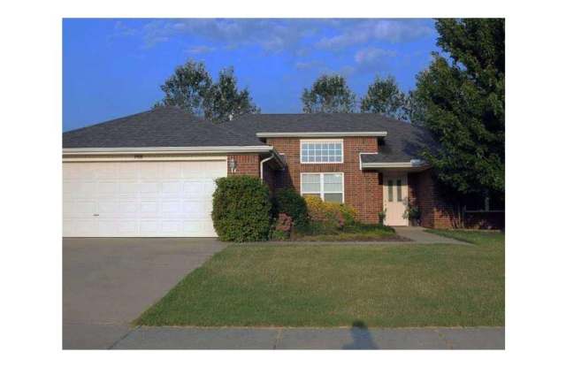 Great Location! 3 Bedroom 2 Bath - 1908 Southwest Marquette Road, Bentonville, AR 72713
