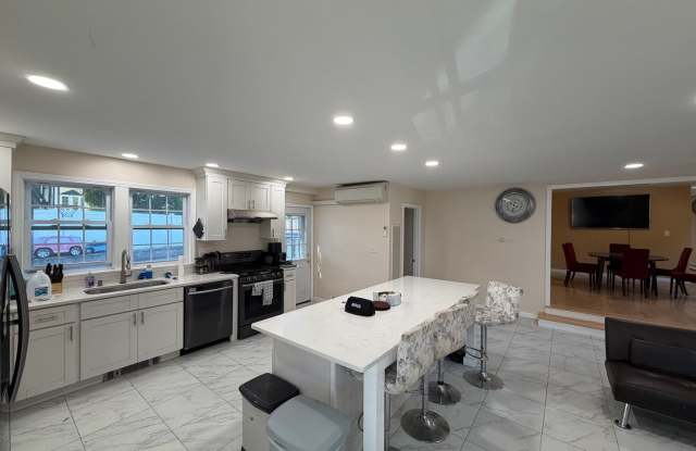 Large Haverhill Single Family Home With Pool and Hot Tub- Avail Now photos photos