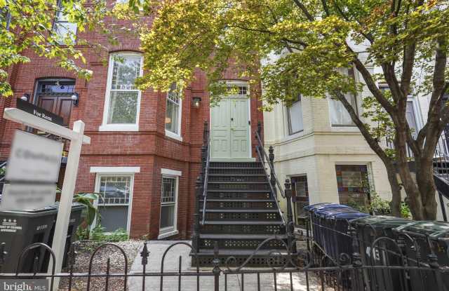 405 CONSTITUTION Avenue NE Gallery 1