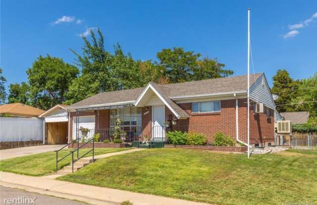 10763 Loren Ln - 10763 Loren Lane, Northglenn, CO 80233