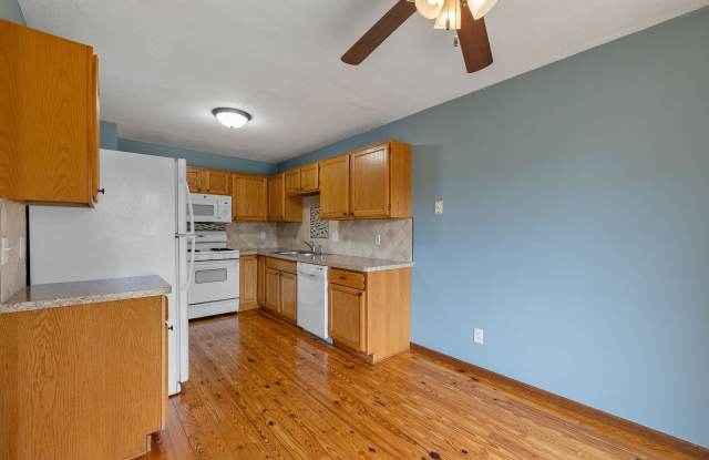 16940 Glencoe Ave. Gallery 4