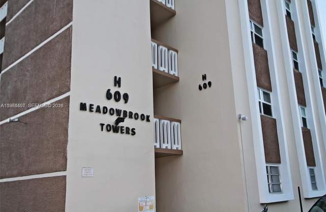 609 NE 14th Ave photos photos