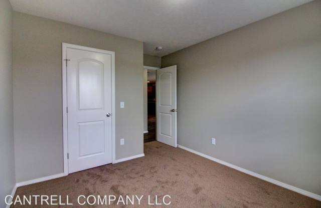 311 W Grace Gallery 4