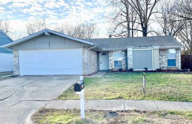 424 Stonehenge Drive - 424 Stonehenge Drive, Arlington, TX 76014