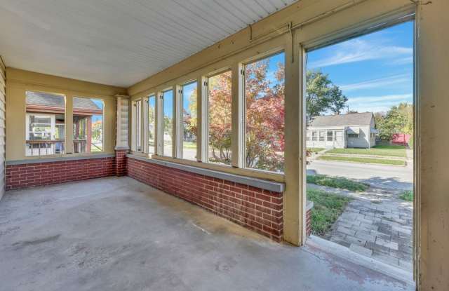 ✨ Spacious 3-Bedroom Home with Flexible Bonus Space, Basement & Detached Garage | $1,450 Gallery 4