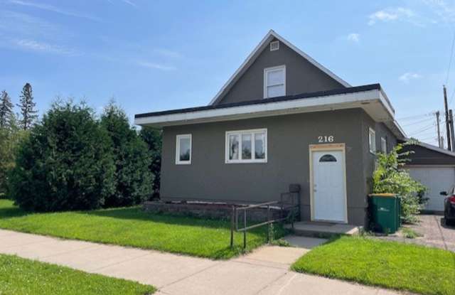 3BR, 1.5 Bath Single Family Home - Brainerd with Garage photos photos