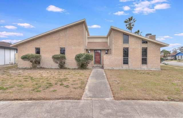 985 Crossbill Street photos photos