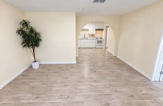 Spacious 5-Bedroom Home with 2 Baths – Plenty of Room to Live & Entertain Gallery 3