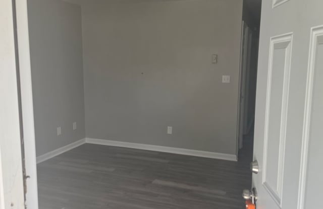 3 br 1 bath House in NW Roanoke Gallery 3