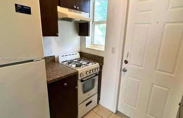 1265 SW 6th St photos photos