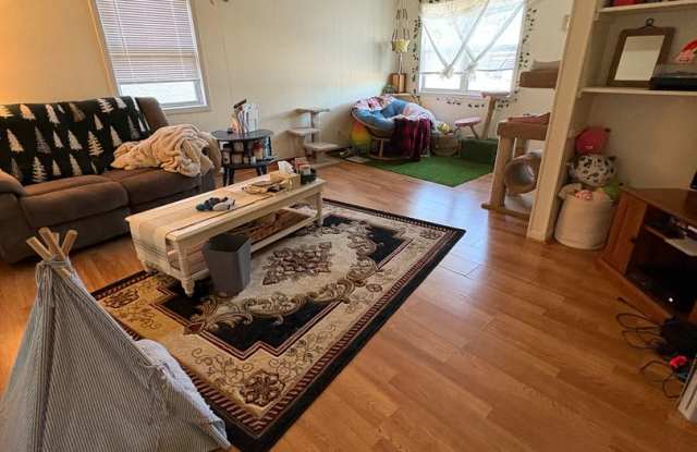 2 Bedroom 1 Bathroom Single Family Home On The North Side photos photos