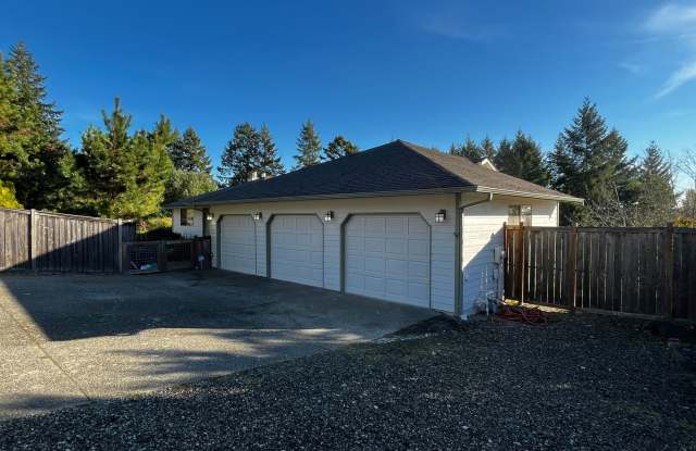 4 Bedroom, 3 Car Garage Home in CK School District photos photos