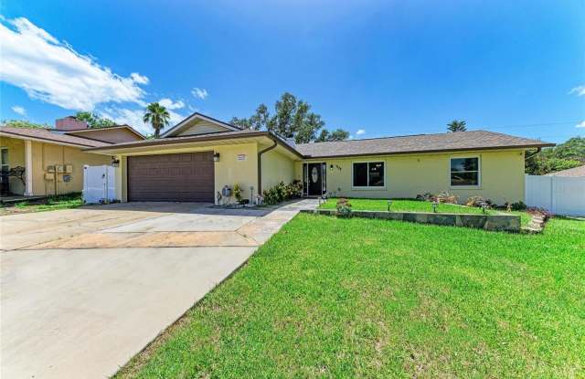 1520 SUNNYHILLS Drive Gallery 1