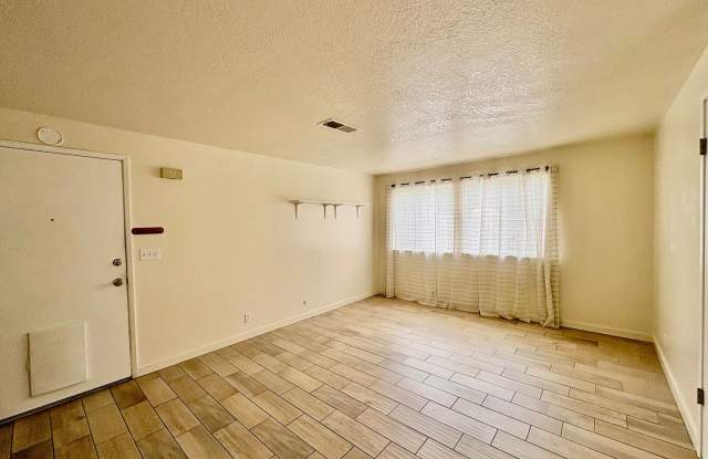 3 Bed 1.5 Bath Townhouse Gallery 3