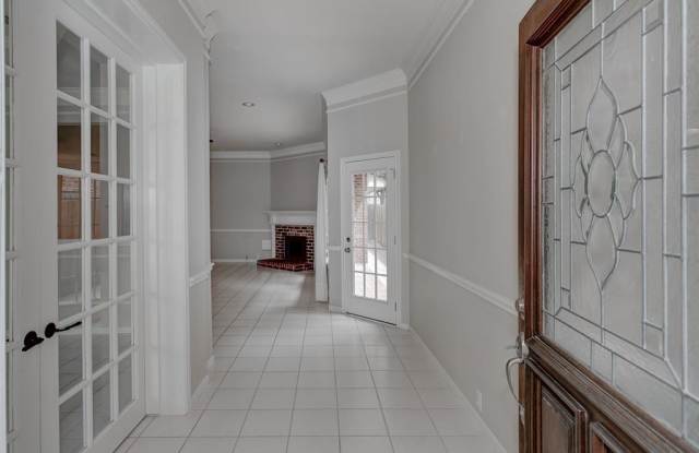 1230 CHARLTON PARK Drive Gallery 4