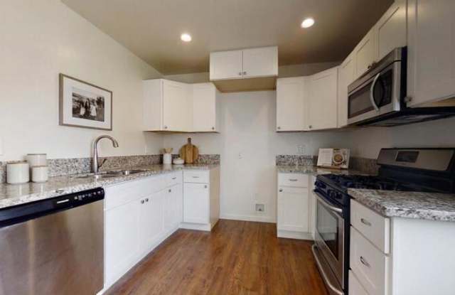 2619 Gates Avenue - F Gallery 2