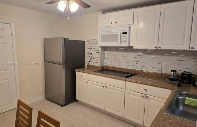 5712 Hollywood Blvd photos photos