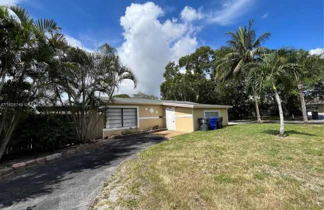 6470 Custer St - 6470 Custer Street, Hollywood, FL 33024