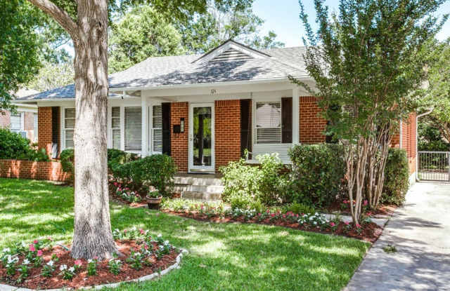 2 bedroom, 1 Bath in Old Lake Highlands - 524 Classen Drive, Dallas, TX 75218
