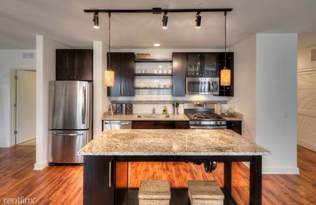 1800 W Argyle St - 1800 West Argyle Street, Chicago, IL 60640