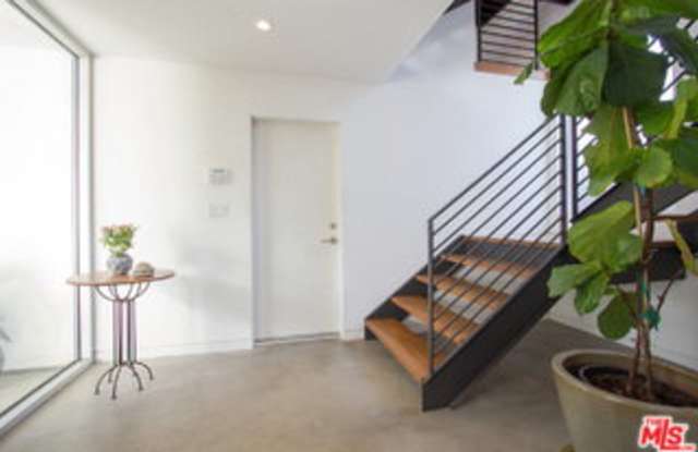 1046 6th Avenue Gallery 3
