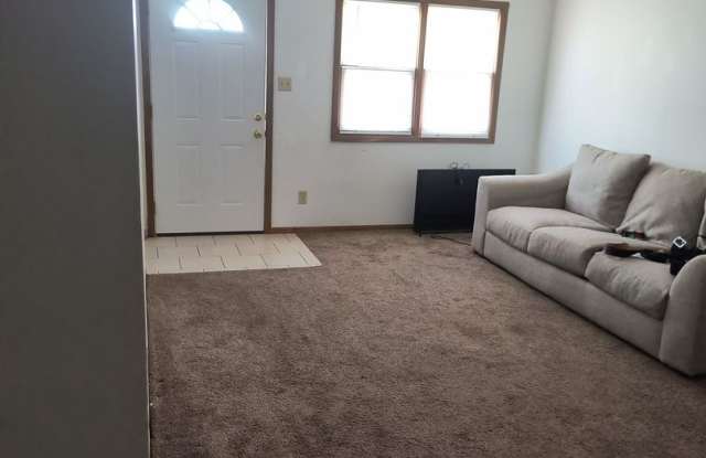 3 Bedroom, 2 Bathroom House with Double Attached Garage Gallery 3