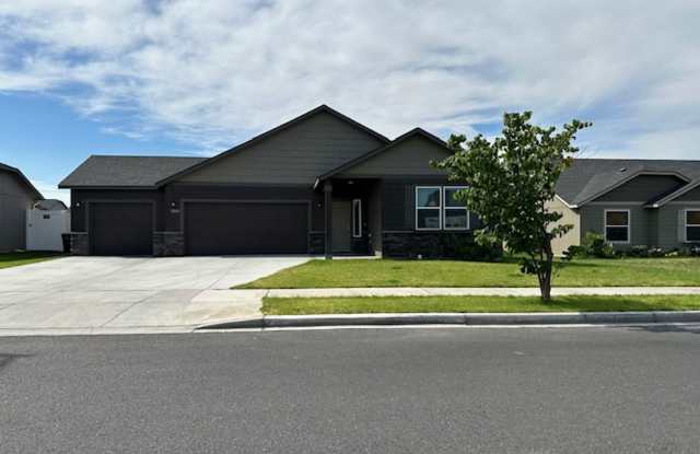 Spacious 3-Bedroom Home with Dedicated Office for Rent photos photos