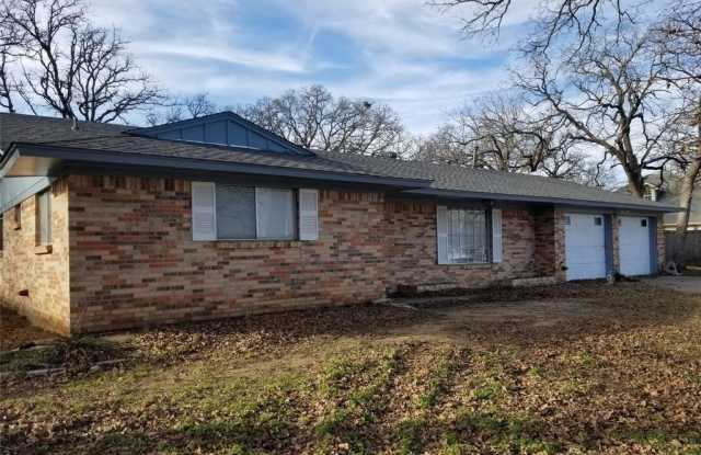 204 Woodlawn Drive photos photos