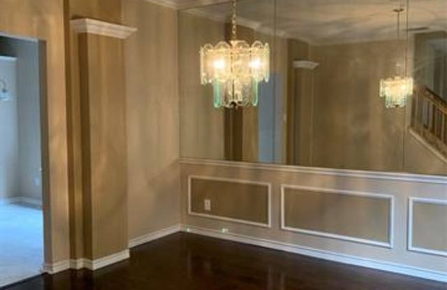 560 Wendy Lane Gallery 3