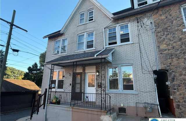 722 N Clewell Street Gallery 3