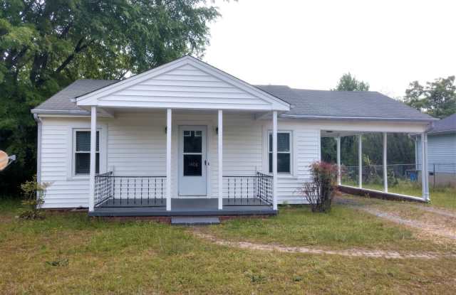 Ready to View! Cute 2 Bedroom Ranch!! Great deck and yard! - 1408 Woodmere Drive, Greensboro, NC 27405 Ready to View! Cute 2 Bedroom Ranch!! Great deck and yard! - 1408 Woodmere Drive, Greensboro, NC 27405