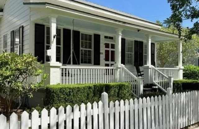 801 Duke Street Gallery 1
