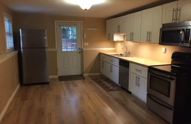 Walk-Out Basement 2 Bed in Golden – All Utilities + WiFi Included photos photos
