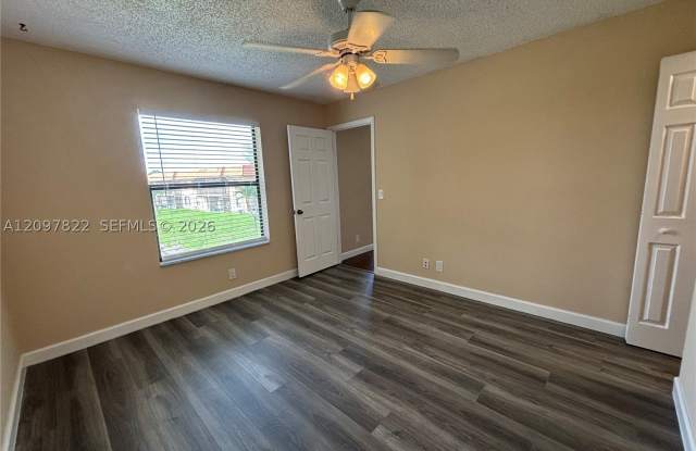 21915 Lake Forest Cir Gallery 4