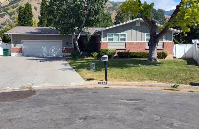 5 Bedroom Home in Logan! Available in July! photos photos