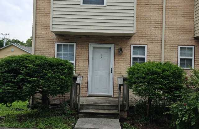 Knoxville 37912 - 2 bedroom 1.5 bath - Call Sharon Arnwine (865)313-7215 photos photos
