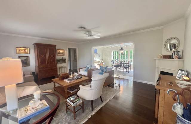 230 Colonial Lane Gallery 4