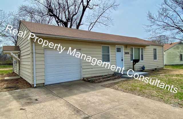 Spacious 3 Bedroom with Garage in South Kansas City! photos photos