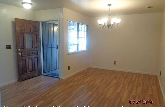 1190 Woodman Way Gallery 4
