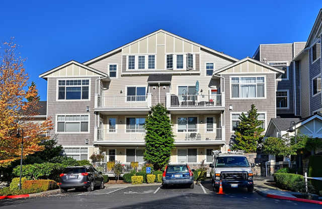 Mukilteo Golf Course View Condo - 5600 Harbour Pointe Boulevard, Mukilteo, WA 98275