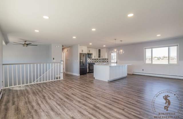 467 32 Road Gallery 2