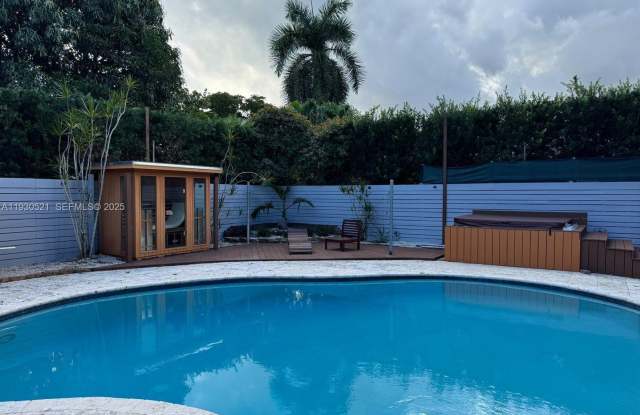 985 NE 115th Street, Biscayne Park, FL 33161 photos photos