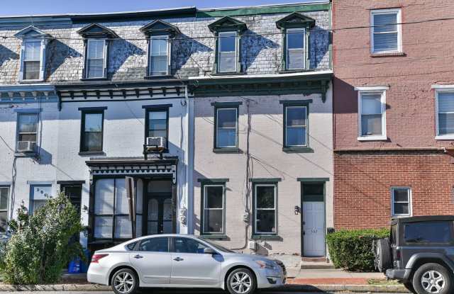 Charming 3 Bedroom on 2nd St photos photos