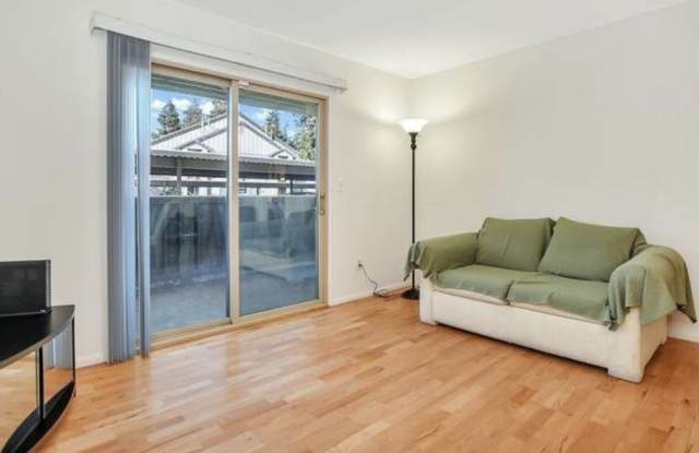 1265 Lakeview Cir Gallery 3